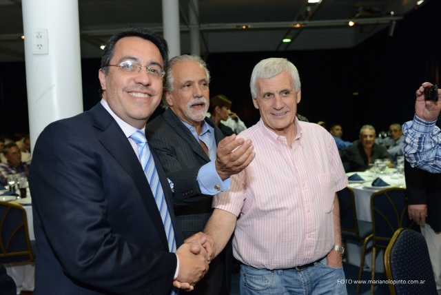 Sánchez (MNCINA y ABIN), Martínez (FINA) y Caló (UOM) en el Encuentro por la Producción y el Trabajo llevado a cabo en un Parque Norte colamado por trabajadores, representantes sindicales y empresarios argentinos.